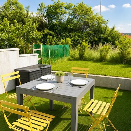 Avec Terrasse Au Calme- Marche 5 Min *